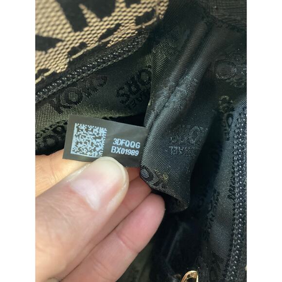 MICHAEL KORS, LARGE CANVAS SIGNATURE PRINT SHOULDER BAG - Picture 9 of 11